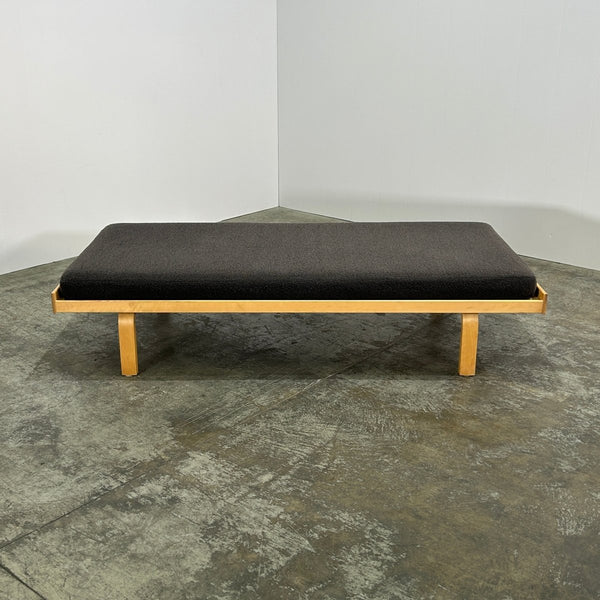 Artek Daybed 710 by Alvar Aalto @ REHAUS