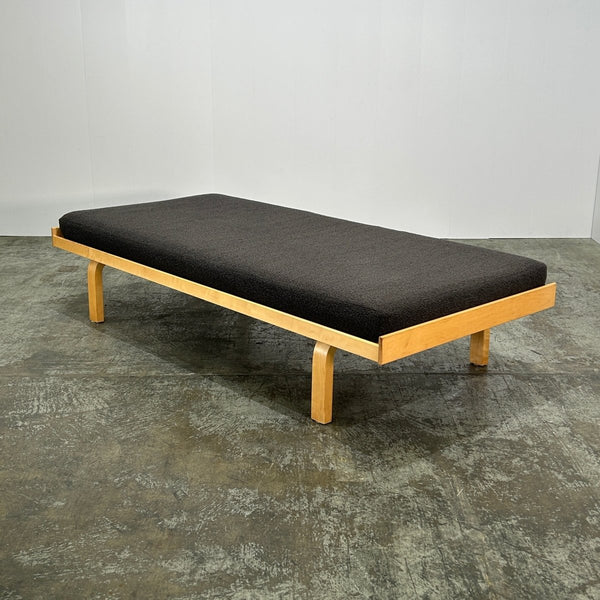 Artek Daybed 710 by Alvar Aalto @ REHAUS