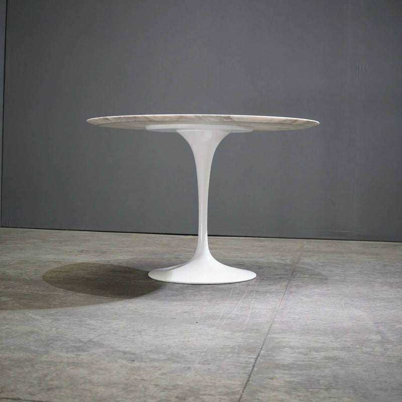 Calacatta Marble Round Knoll Saarinen Dining Table - REHAUS - Knoll