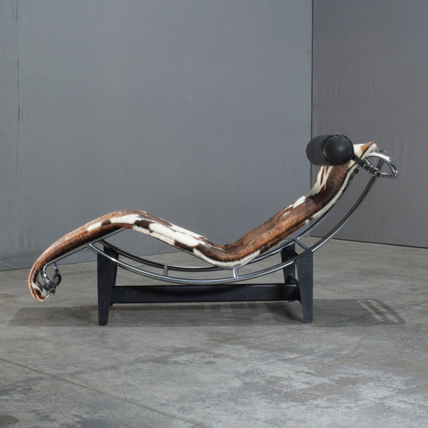 Cassina Cow Hide LC4 Chaise Lounge by Charlotte Perriand, Pierre Jeanneret and Le Corbusier @ REHAUS