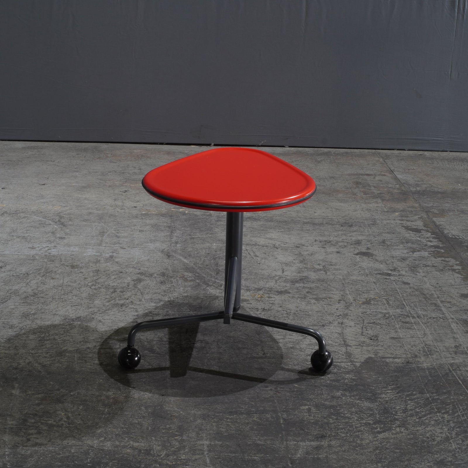 Cassina Kick Pivoting Table by Toshiyuki Kita - REHAUS - Cassina