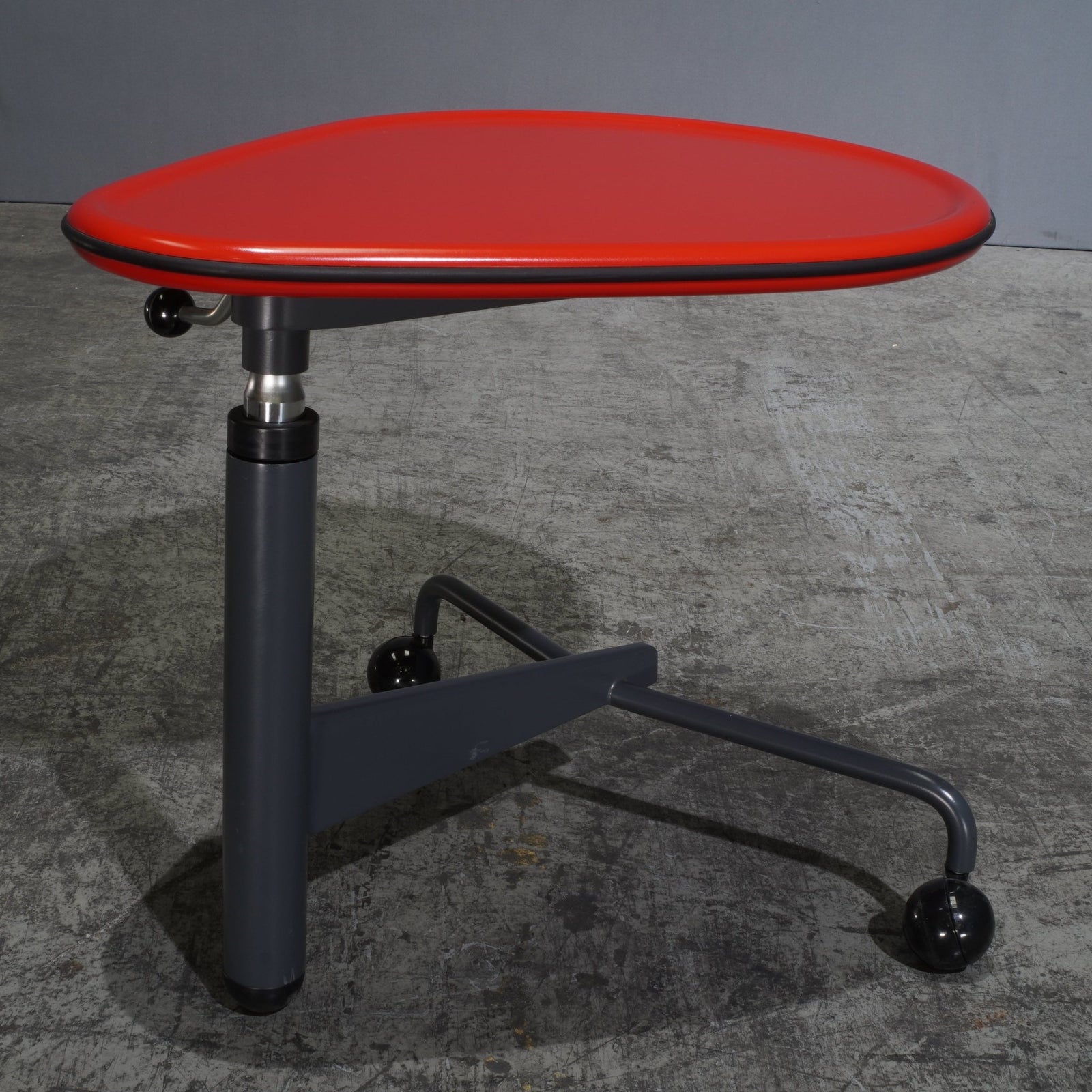 Cassina Kick Pivoting Table by Toshiyuki Kita - REHAUS - Cassina