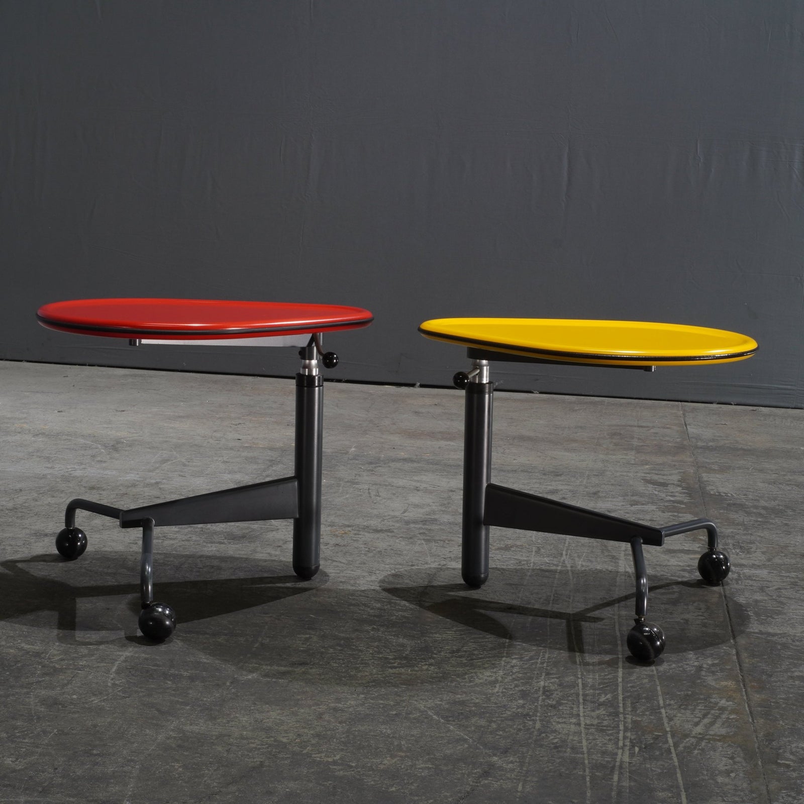 Cassina Kick Pivoting Table by Toshiyuki Kita - REHAUS - Cassina