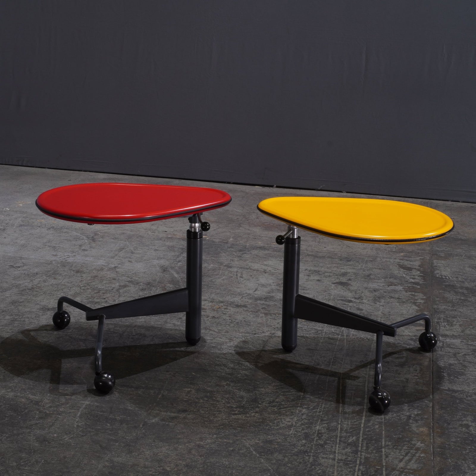 Cassina Kick Pivoting Table by Toshiyuki Kita - REHAUS - Cassina