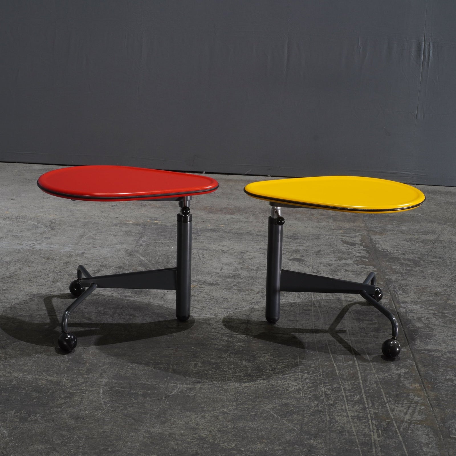 Cassina Kick Pivoting Table by Toshiyuki Kita - REHAUS - Cassina