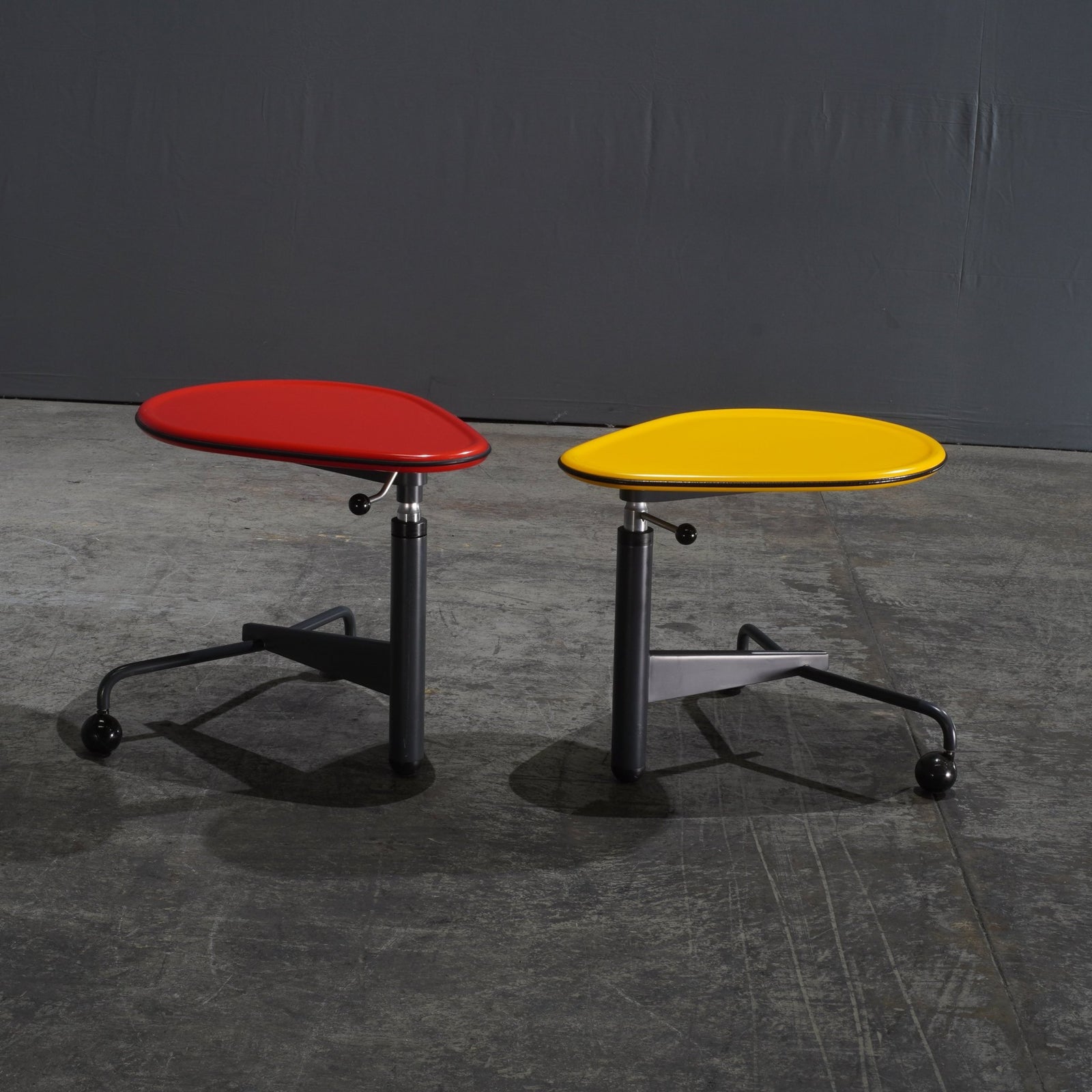 Cassina Kick Pivoting Table by Toshiyuki Kita - REHAUS - Cassina
