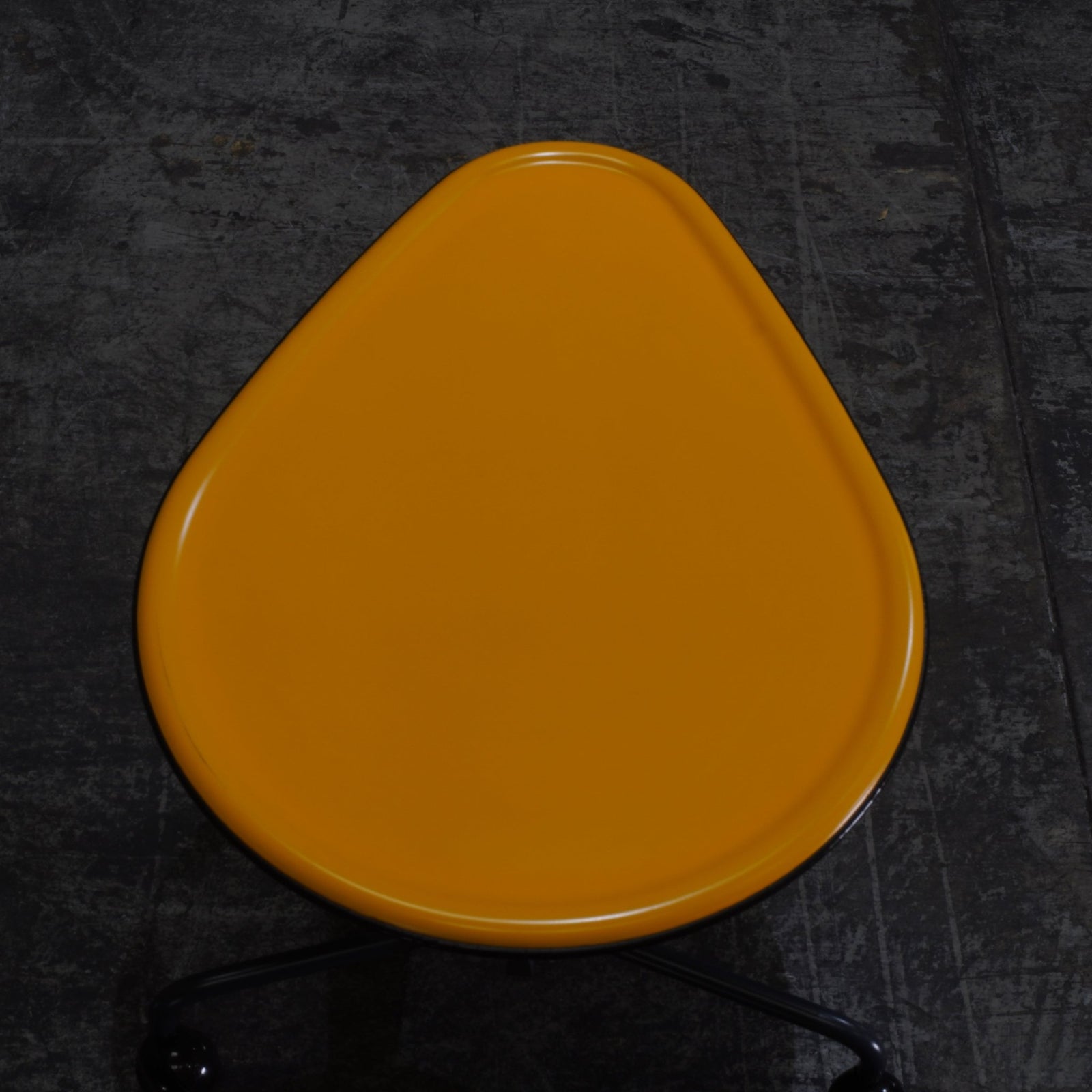 Cassina Kick Pivoting Table by Toshiyuki Kita - REHAUS - Cassina