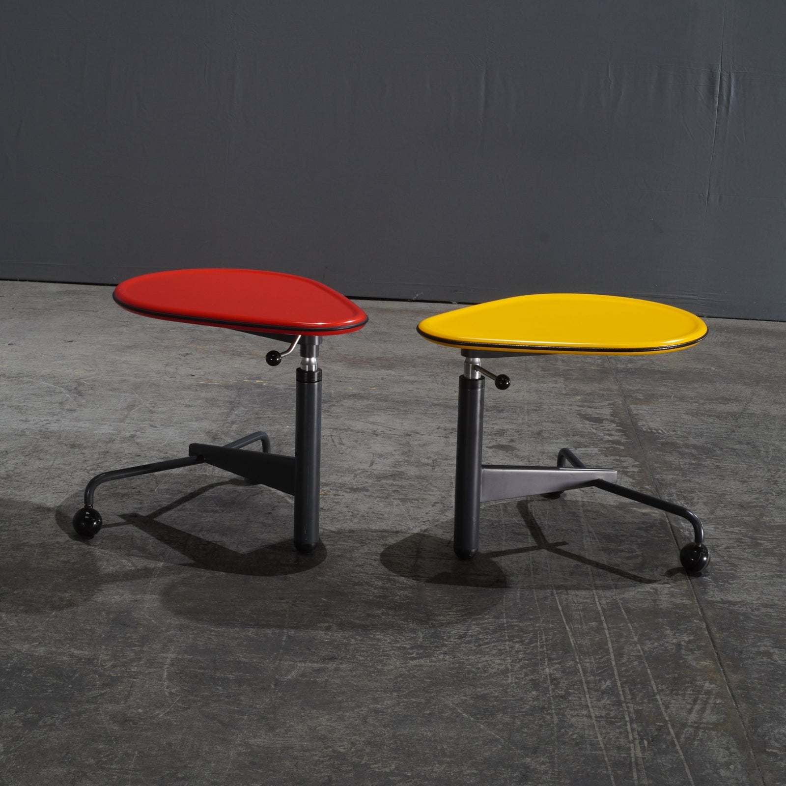 Cassina Kick Pivoting Table by Toshiyuki Kita - REHAUS - Cassina
