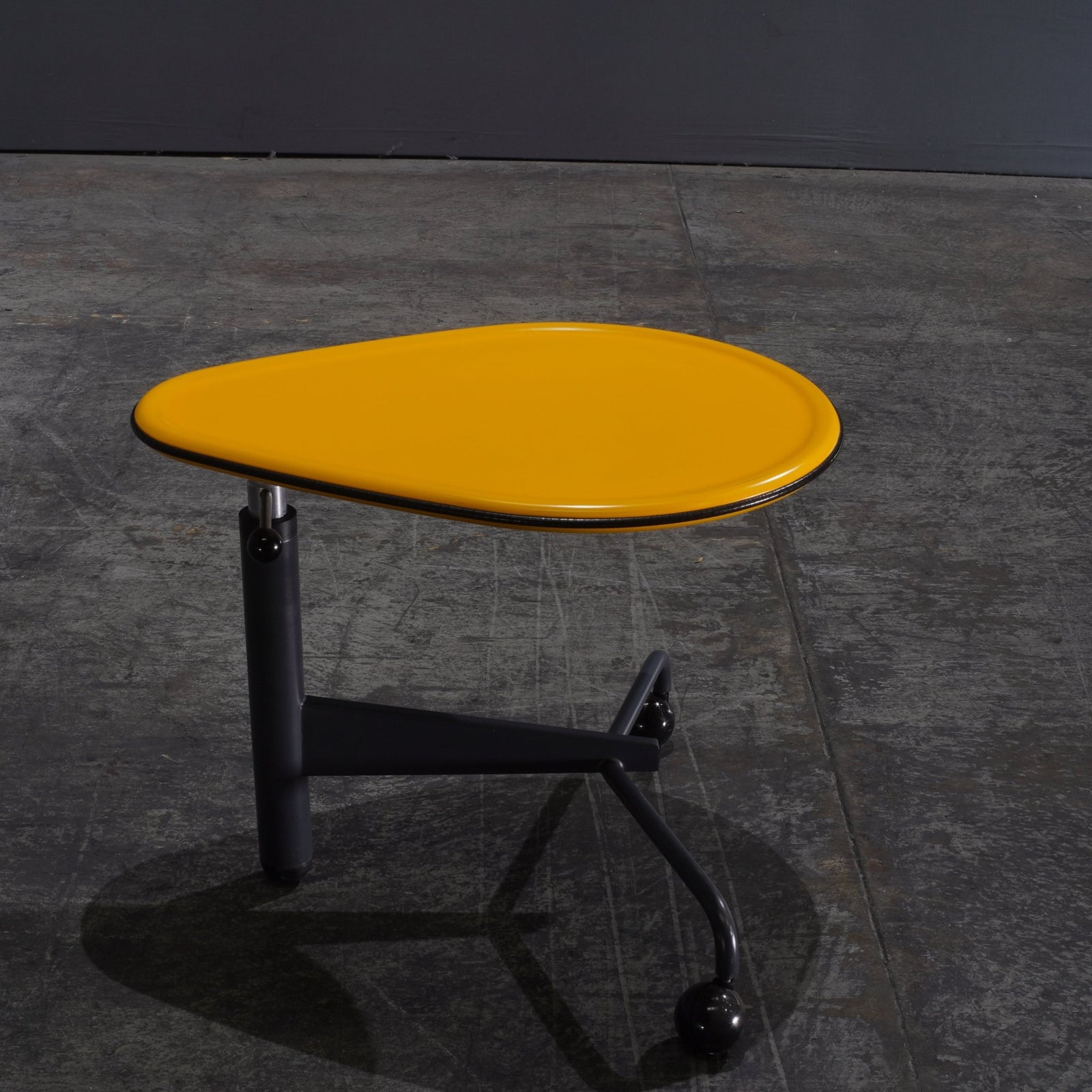 Cassina Kick Pivoting Table by Toshiyuki Kita - REHAUS - Cassina