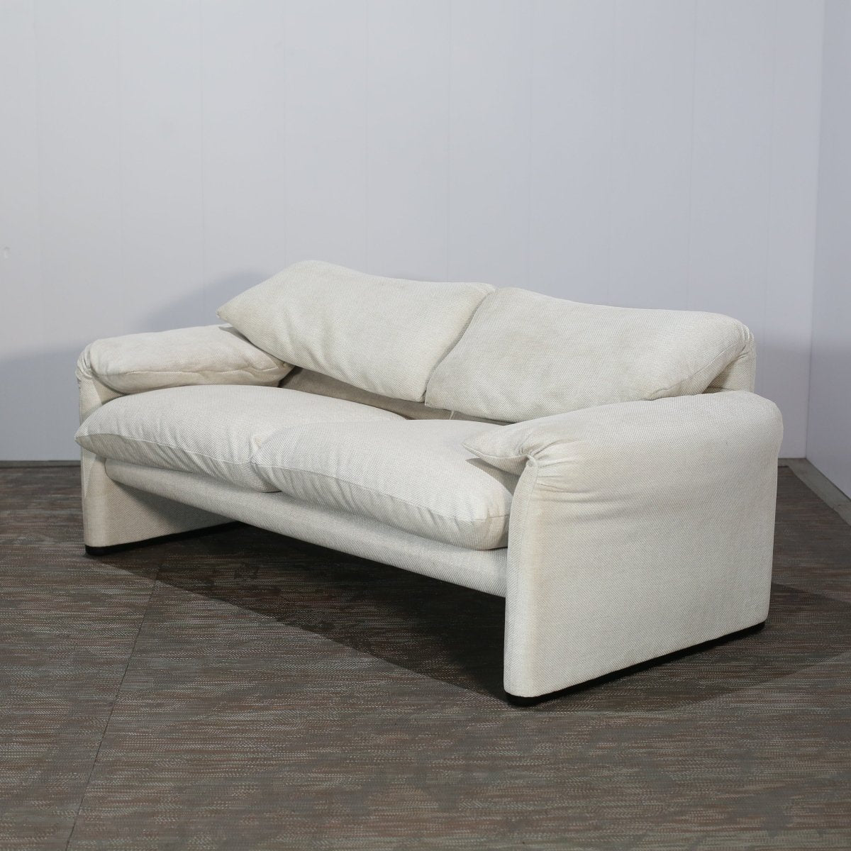 Cassina Maralunga Sofa @ REHAUS