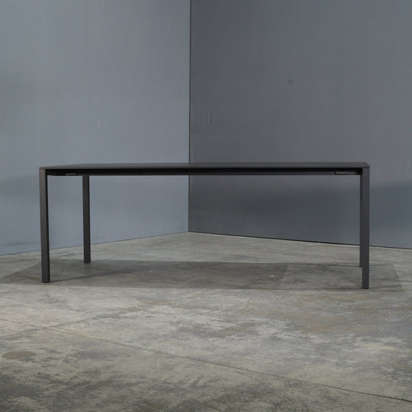 Cassina Naan Extendable Table by Piero Lissoni @ REHAUS