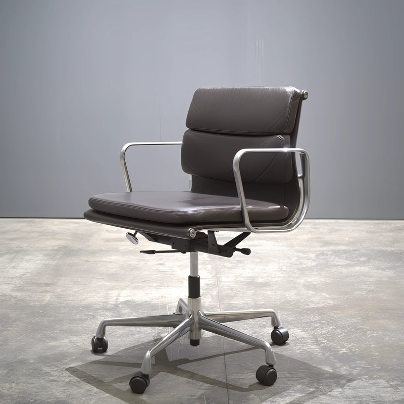 Eames EA 435 Soft Pad Black Leather Office Chair, Low Back by Vitra - REHAUS - Vitra