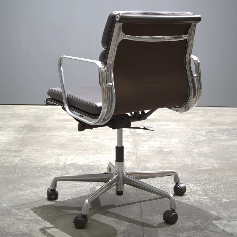 Eames EA 435 Soft Pad Black Leather Office Chair, Low Back by Vitra - REHAUS - Vitra