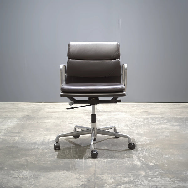 Eames EA 435 Soft Pad Black Leather Office Chair, Low Back by Vitra - REHAUS - Vitra