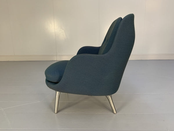 Fritz Hansen Fri Lounge Armchair - In Blue Fabric @ REHAUS