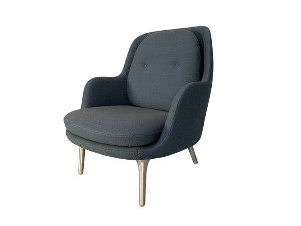 Fritz Hansen Fri Lounge Armchair - In Blue Fabric @ REHAUS