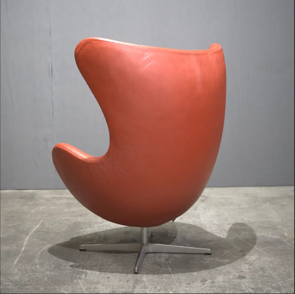 Fritz Hansen Orange Leather Egg Chair by Arne Jacobsen - REHAUS - Fritz Hansen