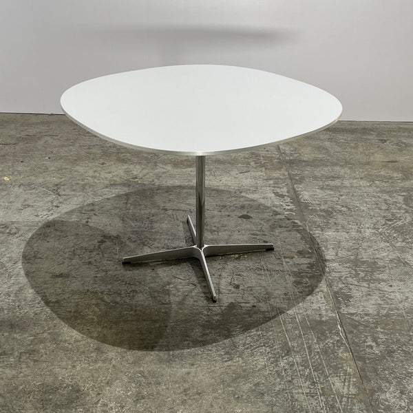 Fritz Hansen Supercircular Pedestal Dining Table by Piet Hein, Bruno Mathsson & Arne Jacobsen @ REHAUS