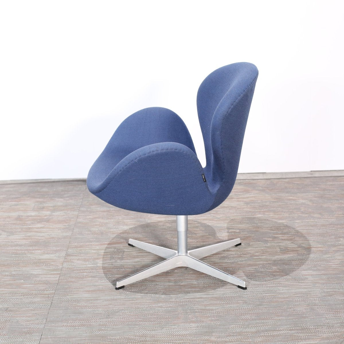 Fritz Hansen Swan Chair by Arne Jacobsen @ REHAUS