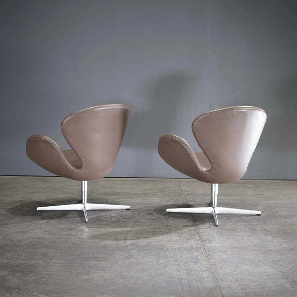 Fritz Hansen Swan™ Leather Chair by Arne Jacobsen, Single - REHAUS - Fritz Hansen