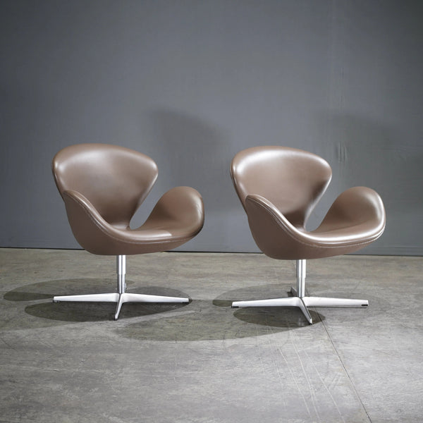 Fritz Hansen Swan™ Leather Chair by Arne Jacobsen, Single - REHAUS - Fritz Hansen