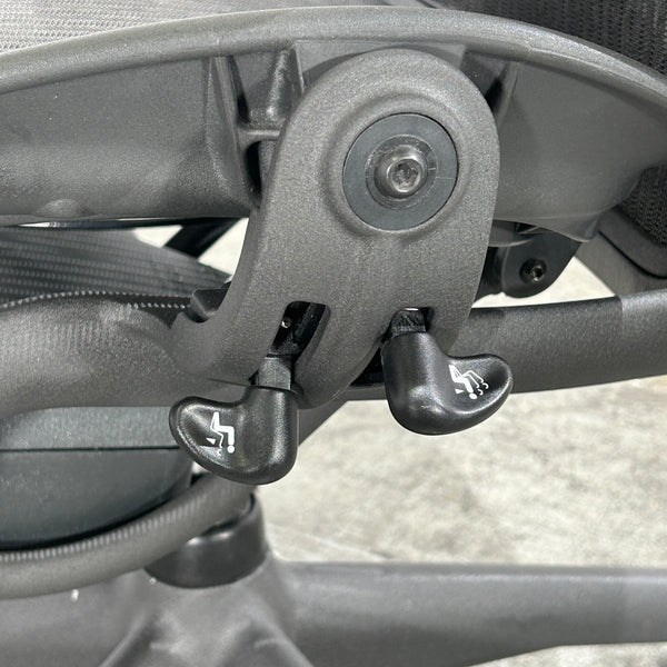 Herman Miller Aeron Desk Chair by Bill Stumpf and Don Chadwick @ REHAUS