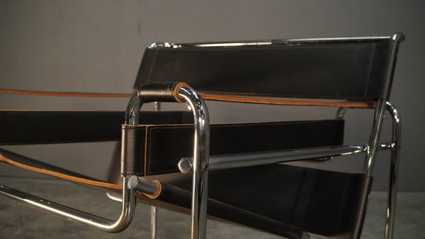 Knoll by Marcel Breuer Wassily Black Leather Armchair @ REHAUS