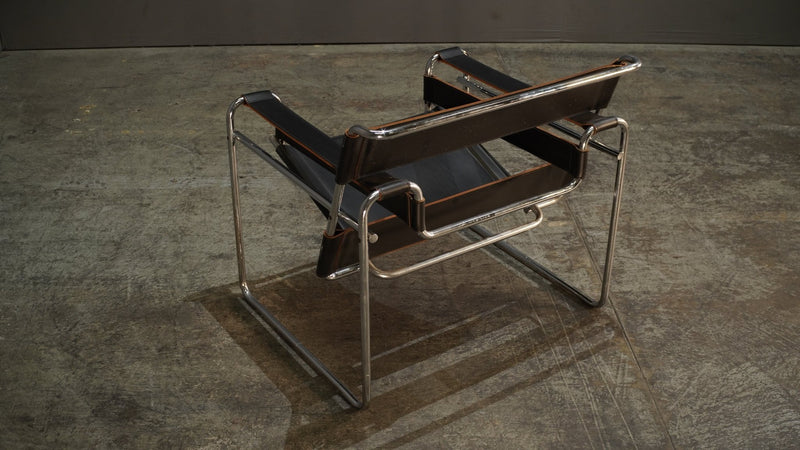 Knoll by Marcel Breuer Wassily Black Leather Armchair @ REHAUS