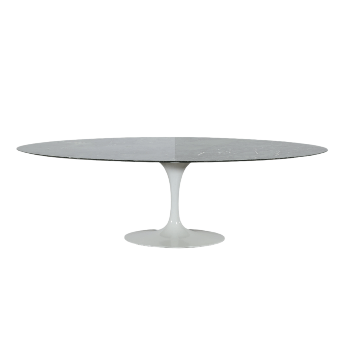 Knoll International Oval Dining Table by Eero Saarinen @ REHAUS