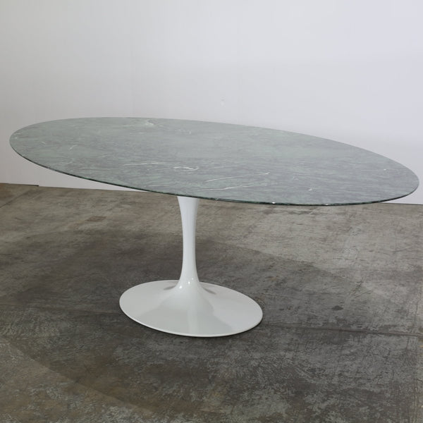 Knoll International Oval Dining Table by Eero Saarinen @ REHAUS