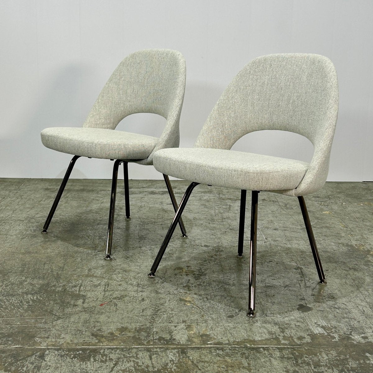 Knoll Relax Conference Chairs by Eero Saarinen, Set of Two @ REHAUS