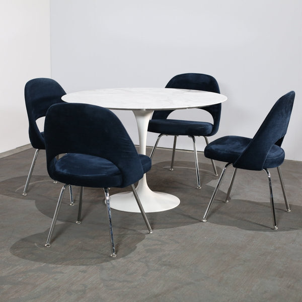 Knoll Saarinen Tulip Dining Table @ REHAUS