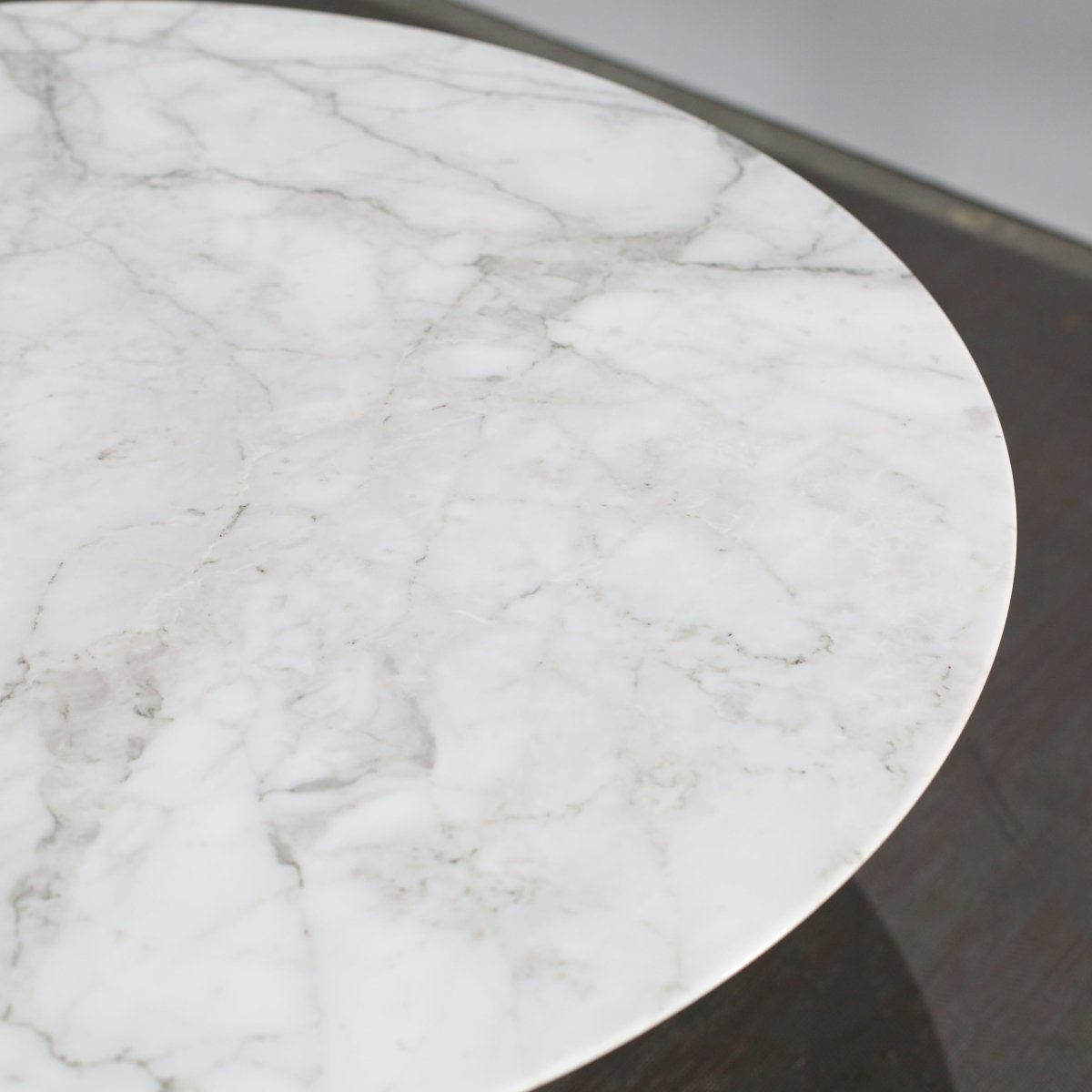 Knoll Saarinen Tulip Dining Table @ REHAUS