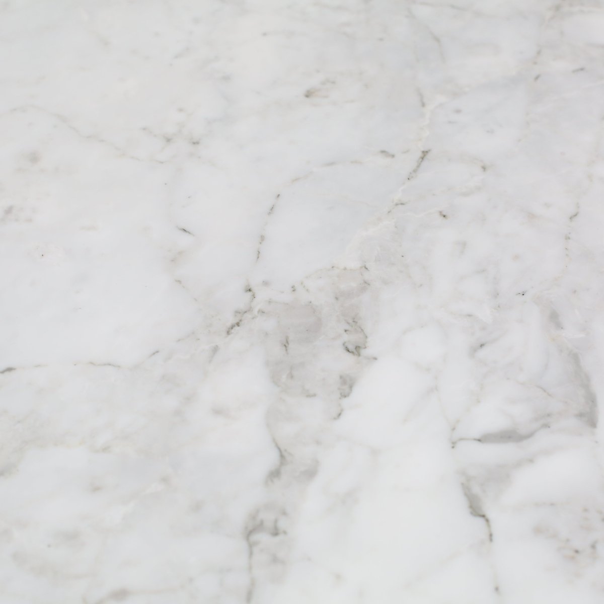 Knoll Saarinen Tulip Dining Table @ REHAUS