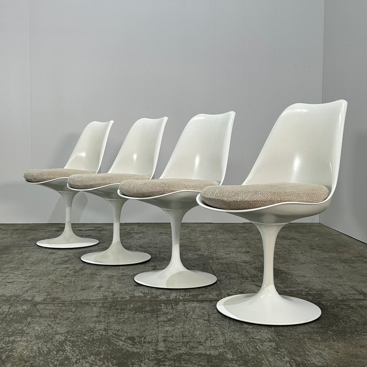 Knoll Tulip Chairs by Eero Saarinen, Set of Four @ REHAUS
