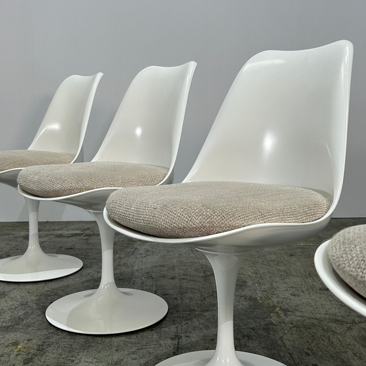 Knoll Tulip Chairs by Eero Saarinen, Set of Four @ REHAUS