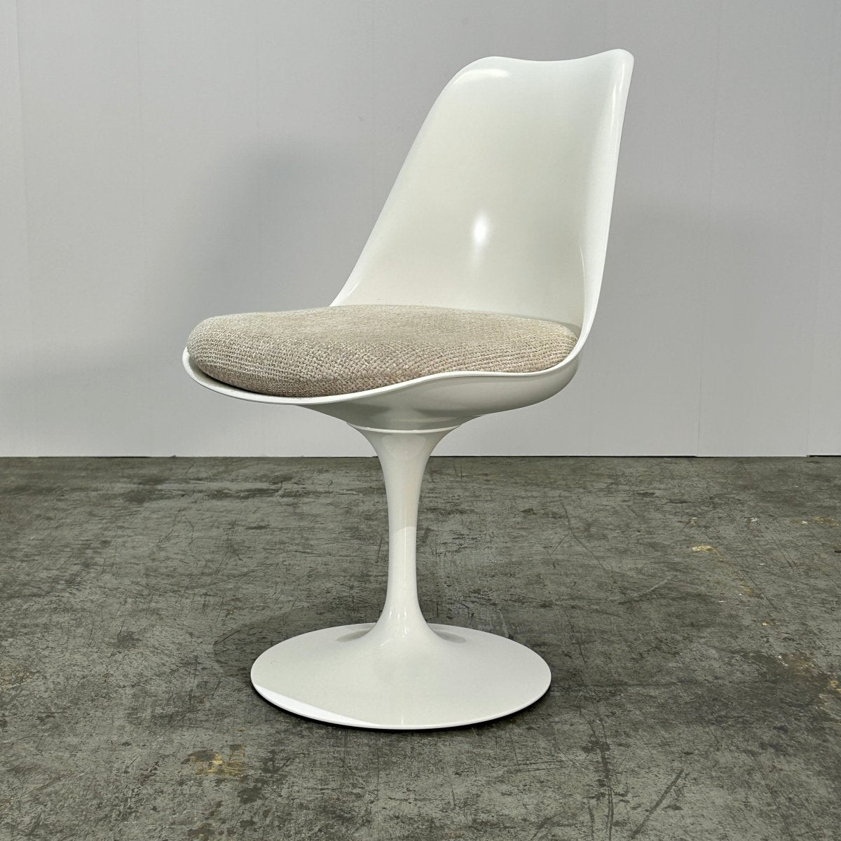 Knoll Tulip Chairs by Eero Saarinen, Set of Four @ REHAUS