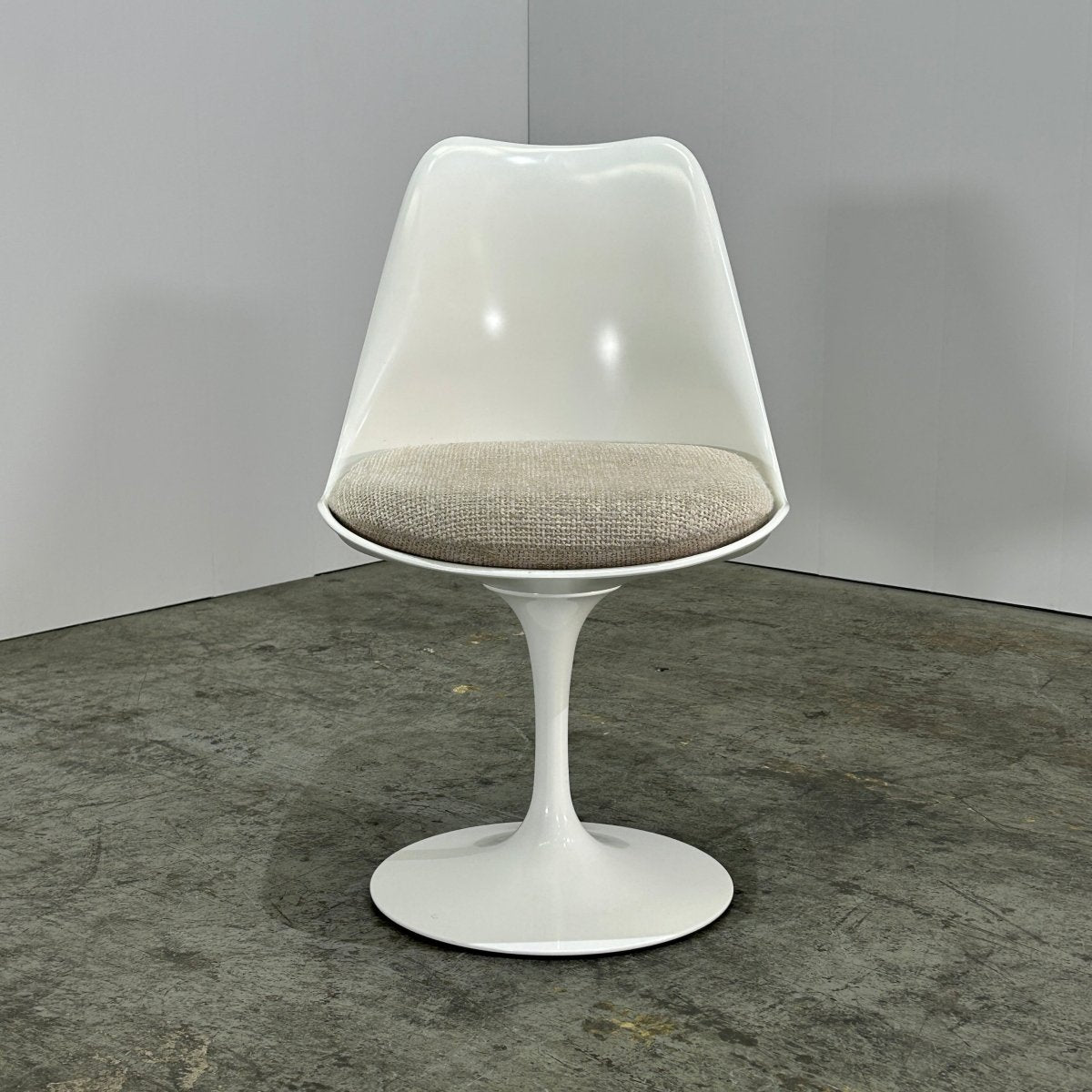 Knoll Tulip Chairs by Eero Saarinen, Set of Four @ REHAUS