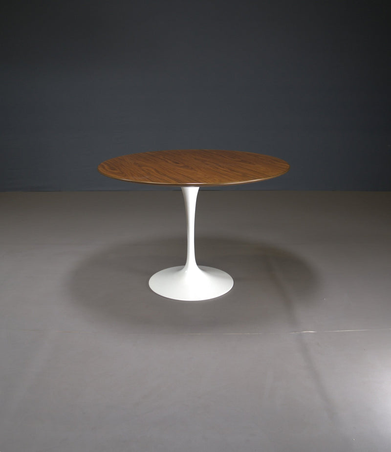 Knoll Tulip Round Dining Table with Wood Top @ REHAUS