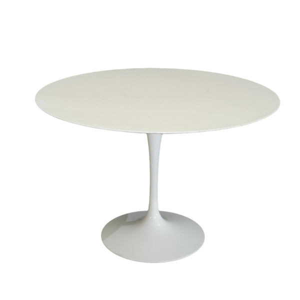 Knoll White Dining Table by Eero Saarinen @ REHAUS