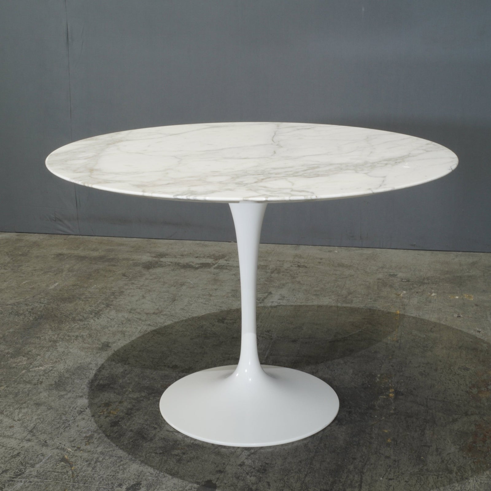 Knoll White Marble Tulip Table by Eero Saarinen @ REHAUS