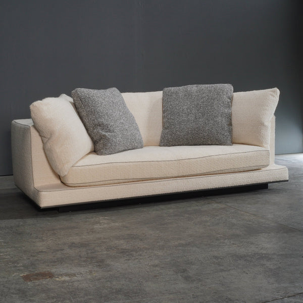 Maxalto 3 Seater Cream Boucle Aurae Sofa by Antonio Citterio @ REHAUS