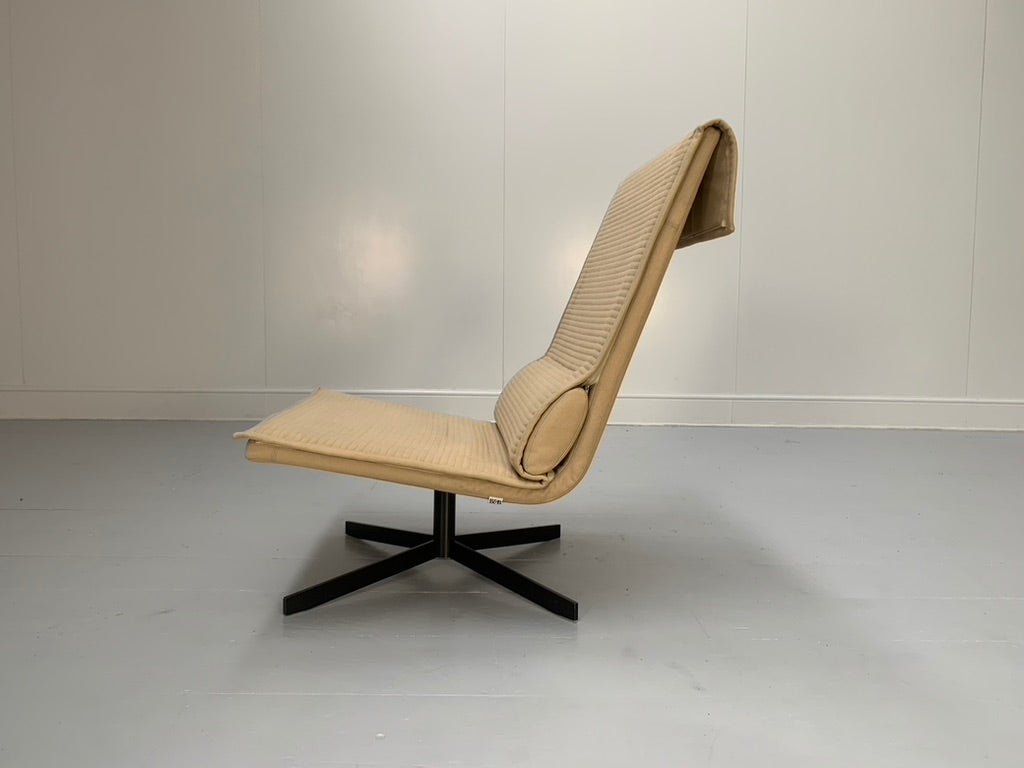 Pair of B&B Italia VVD Armchairs - In Cashmere Wool @ REHAUS