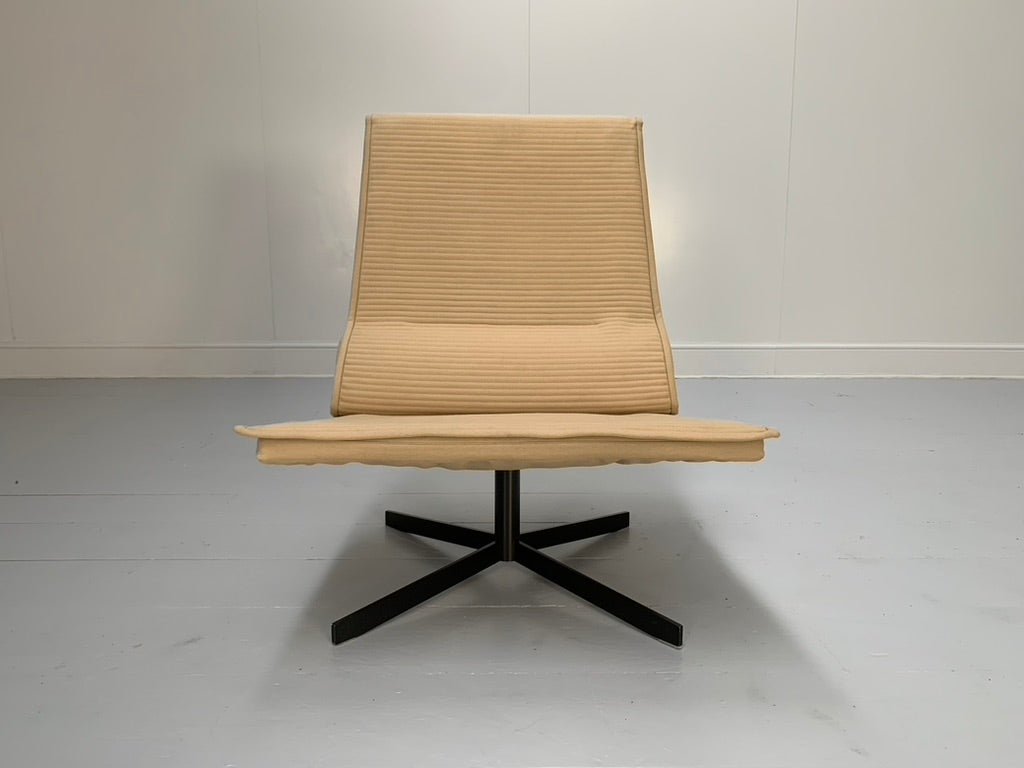 Pair of B&B Italia VVD Armchairs - In Cashmere Wool @ REHAUS