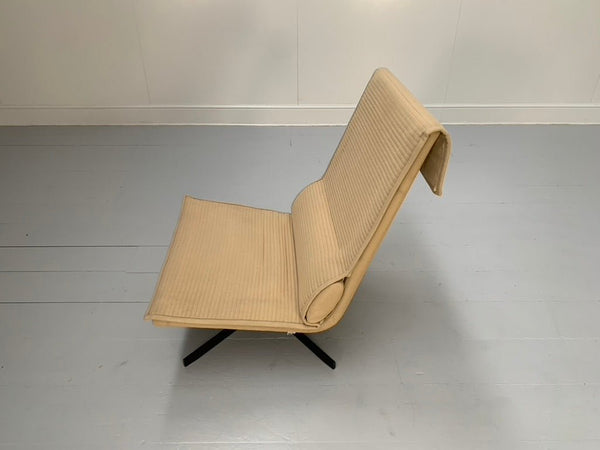 Pair of B&B Italia VVD Armchairs - In Cashmere Wool @ REHAUS