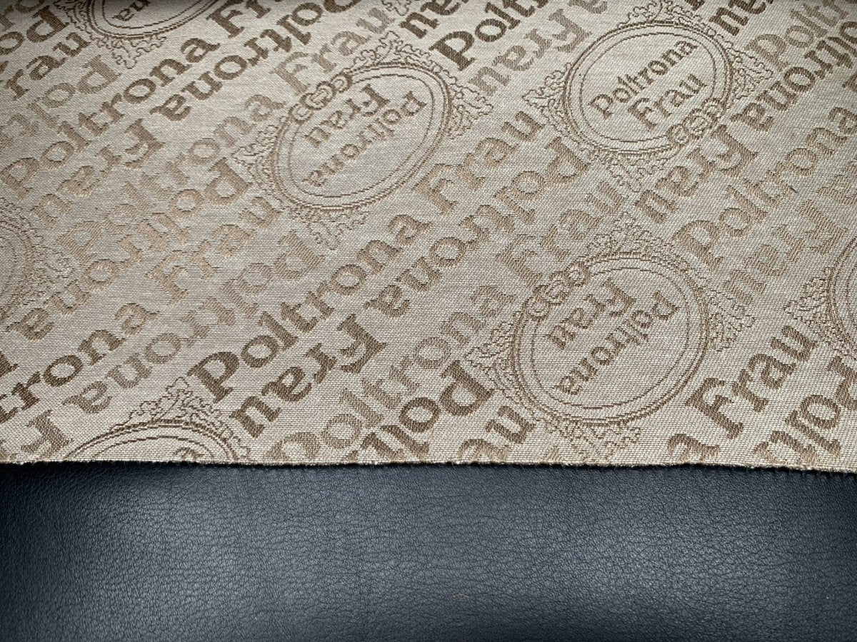 Pair of Poltrona Frau Vanity Fair Armchairs - In Pelle Frau Black Leather @ REHAUS