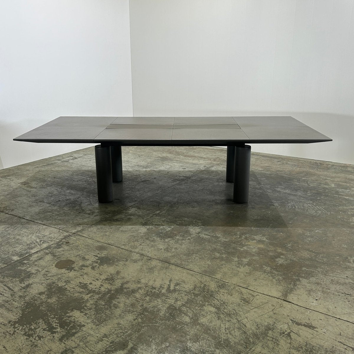 Poltrona Frau CEO Cube Meeting Table @ REHAUS