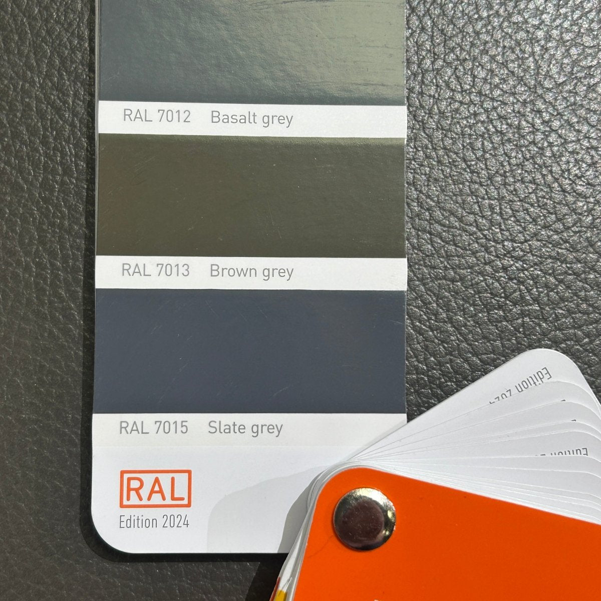 Poltrona Frau CEO Cube Meeting Table @ REHAUS