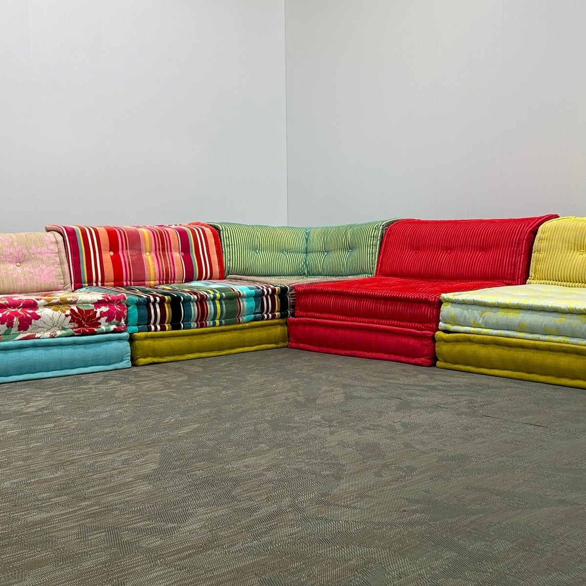 Roche Bobois 18 Piece Kenzo Mah Jong Set by Hans Hopfer @ REHAUS