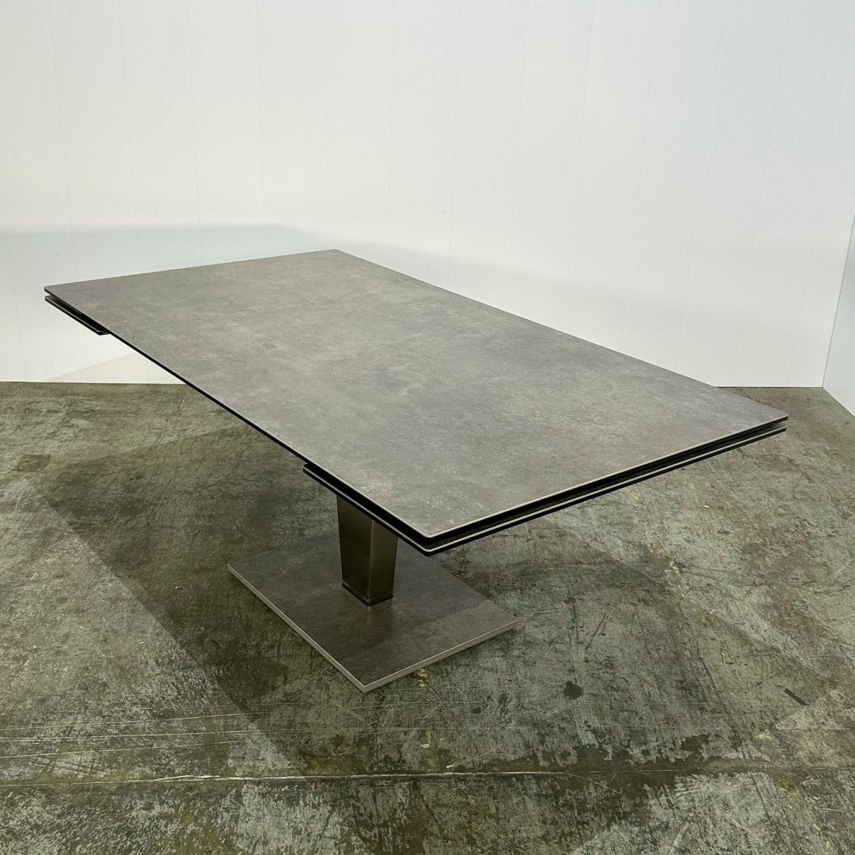 Roche Bobois Ceramic Nephtis Table @ REHAUS